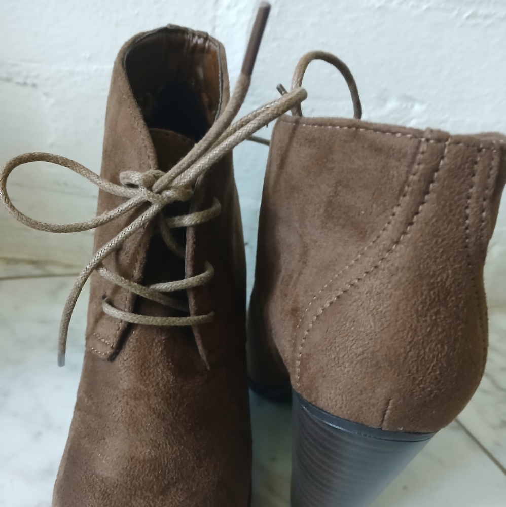 Hot tomato boots